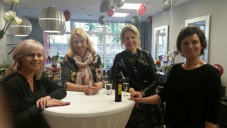 Lehrerin Katrin Schreiber und Kerstin Witter von der Ergotherapie in Sandersdorf.